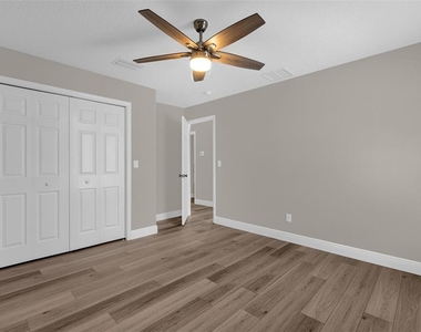 706 Stanley Avenue - Photo Thumbnail 21