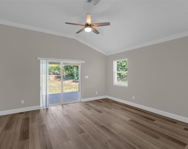 706 Stanley Avenue - Photo Thumbnail 9