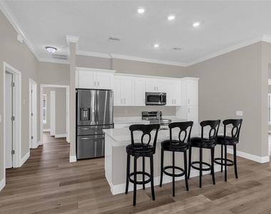 706 Stanley Avenue - Photo Thumbnail 12