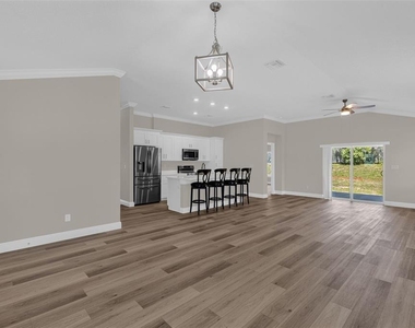 706 Stanley Avenue - Photo Thumbnail 7