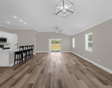 706 Stanley Avenue - Photo Thumbnail 6