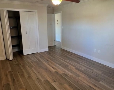 511 W Retta Esplanade - Photo Thumbnail 11
