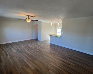 511 W Retta Esplanade - Photo Thumbnail 5