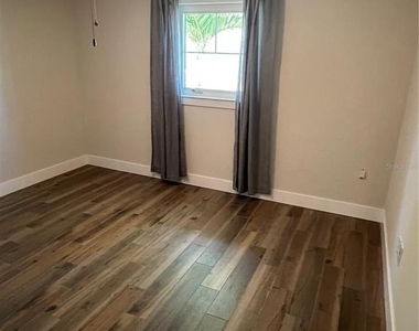 511 W Retta Esplanade - Photo Thumbnail 17