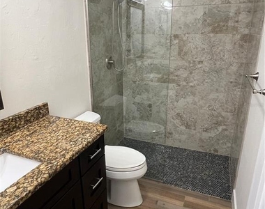 511 W Retta Esplanade - Photo Thumbnail 15