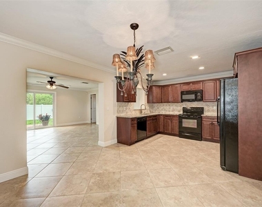 1330 Georgetowne Circle - Photo Thumbnail 9