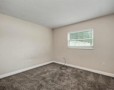 1330 Georgetowne Circle - Photo Thumbnail 30
