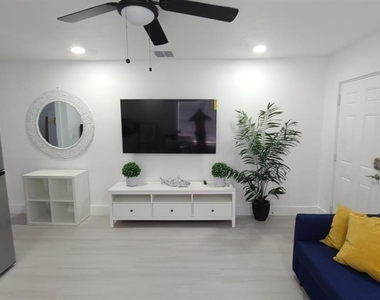 2519 W Walnut - Photo Thumbnail 5