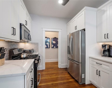 320 Ohio Place - Photo Thumbnail 5