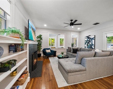 320 Ohio Place - Photo Thumbnail 10