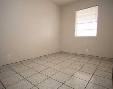 4700 Maxwell Avenue - Photo Thumbnail 7