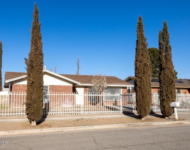 10733 Tourmaline Street - Photo Thumbnail 2