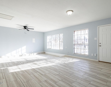 10733 Tourmaline Street - Photo Thumbnail 8