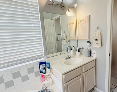 2005 Shadow Ridge Drive - Photo Thumbnail 10