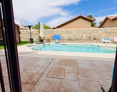 2005 Shadow Ridge Drive - Photo Thumbnail 16