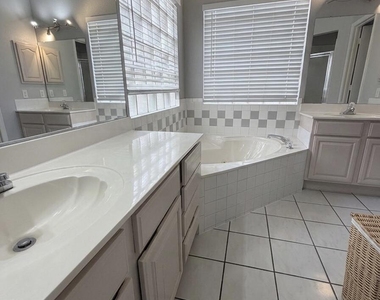 2005 Shadow Ridge Drive - Photo Thumbnail 13