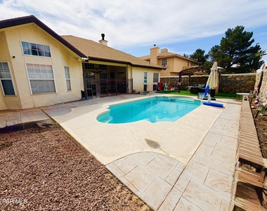 2005 Shadow Ridge Drive - Photo Thumbnail 11