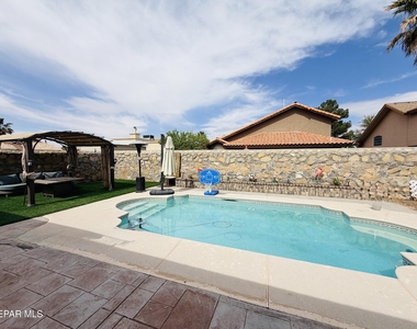 2005 Shadow Ridge Drive - Photo Thumbnail 17