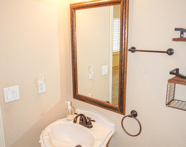 14613 Sunny Land Avenue - Photo Thumbnail 4