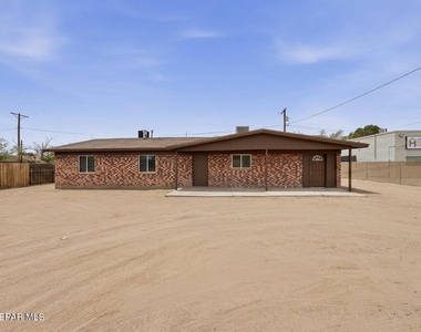 565 Gallagher Street - Photo Thumbnail 1