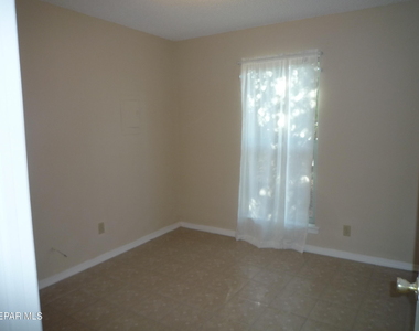 10708 Levelland Place - Photo Thumbnail 7