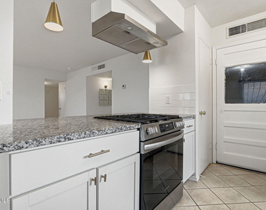 10837 Gemstone Street - Photo Thumbnail 9