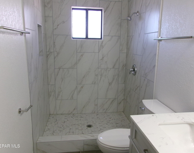 7013 Echo Cliffs Drive - Photo Thumbnail 17