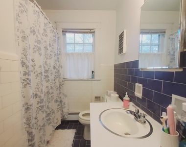 100 Colonial Road - Photo Thumbnail 5