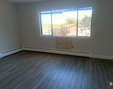 244 Oakville Avenue - Photo Thumbnail 6