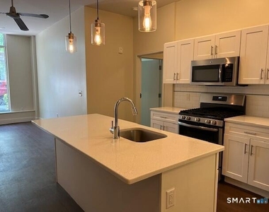 111 Morgan Street - Photo Thumbnail 3