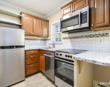 398 Courtland Avenue - Photo Thumbnail 5
