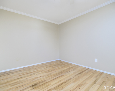 398 Courtland Avenue - Photo Thumbnail 9