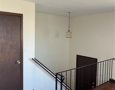 81 Crabtree Lane - Photo Thumbnail 3