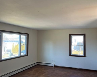 81 Crabtree Lane - Photo Thumbnail 4