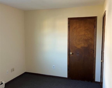 81 Crabtree Lane - Photo Thumbnail 11
