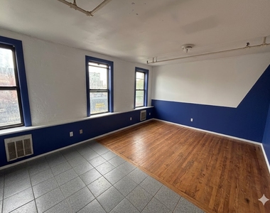 30-59 Steinway Street - Photo Thumbnail 2