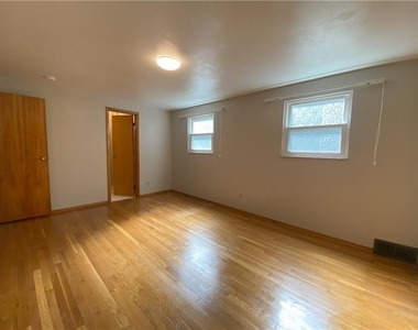 439 Crestview Dr - Photo Thumbnail 32