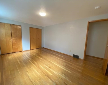 439 Crestview Dr - Photo Thumbnail 30