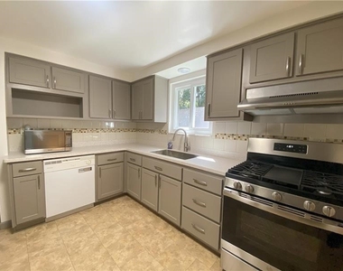 439 Crestview Dr - Photo Thumbnail 8