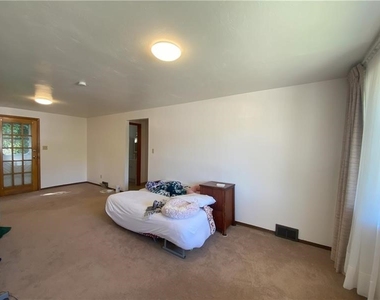 439 Crestview Dr - Photo Thumbnail 40