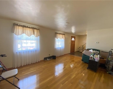 439 Crestview Dr - Photo Thumbnail 16