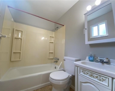 439 Crestview Dr - Photo Thumbnail 24