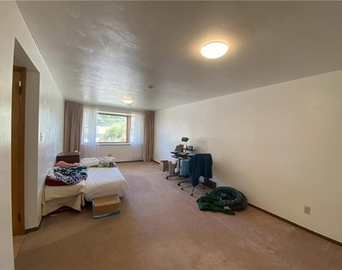 439 Crestview Dr - Photo Thumbnail 37