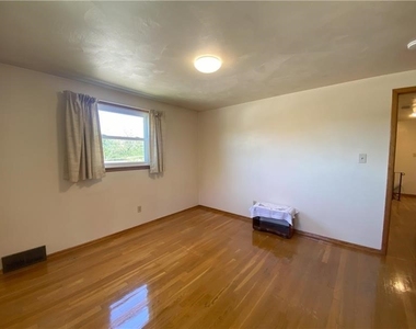 439 Crestview Dr - Photo Thumbnail 34