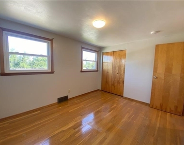 439 Crestview Dr - Photo Thumbnail 21