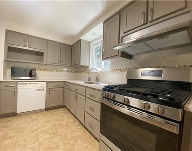 439 Crestview Dr - Photo Thumbnail 7
