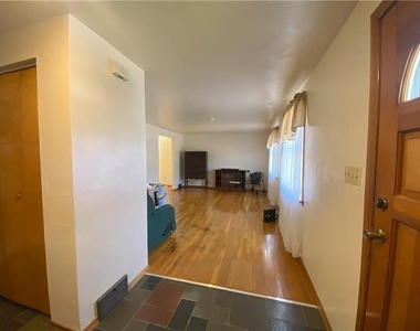 439 Crestview Dr - Photo Thumbnail 18