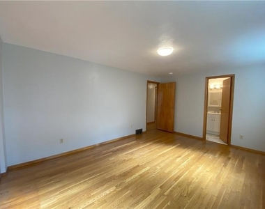 439 Crestview Dr - Photo Thumbnail 31