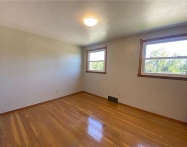 439 Crestview Dr - Photo Thumbnail 20