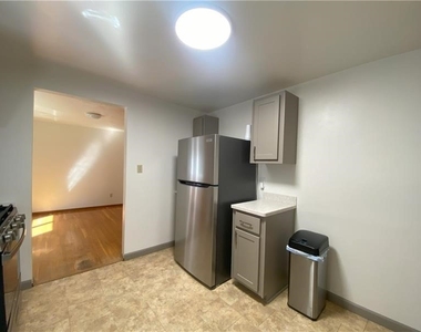 439 Crestview Dr - Photo Thumbnail 10